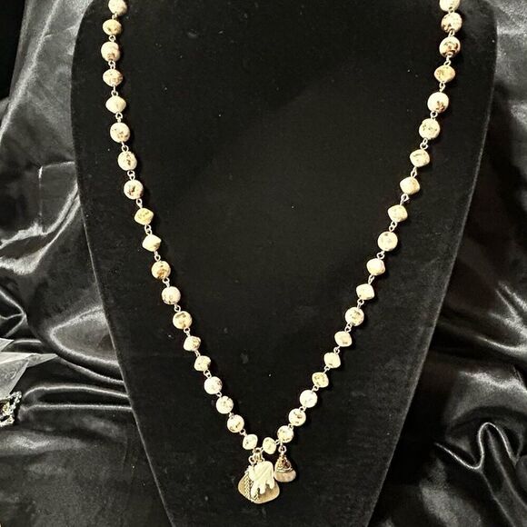 Chico’s Boho 30” Necklace of Tan & Brown Marbled Beads w Elephant Charm & Tassel - Picture 3 of 10